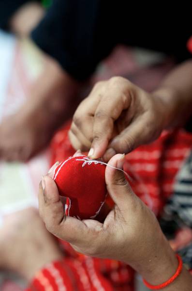 Sm&aring; h&aring;ndbroderte hjerter