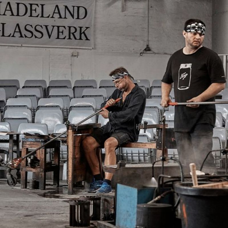 Bordlampe Optikk Blågrønn messing sokkel