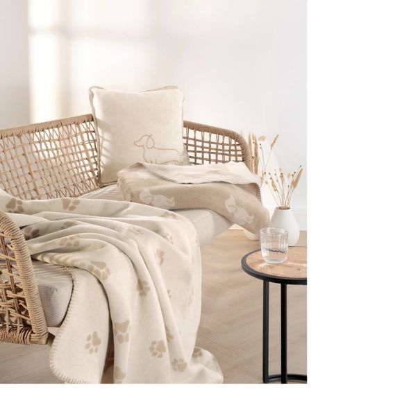 Potetrykk beige. We love dogs pledd, i deilig bomull/ syntet kvalitet